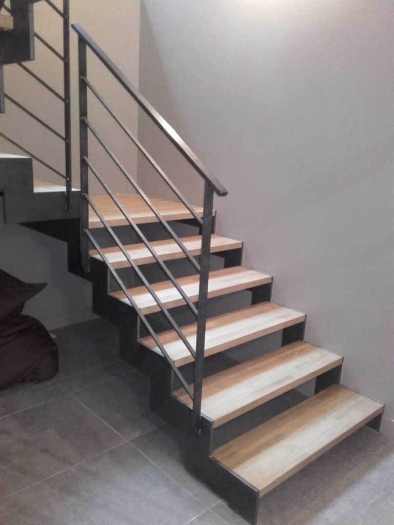 Escalier quart tournant acier et bois