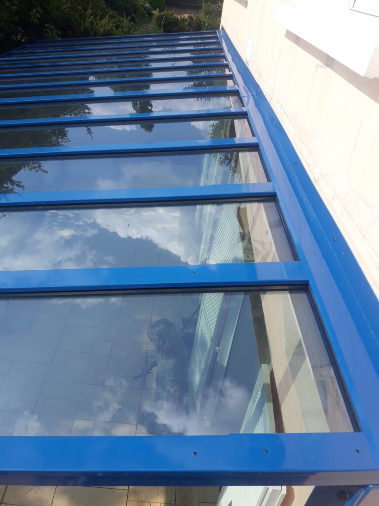 Marquise acier bleu style industriel