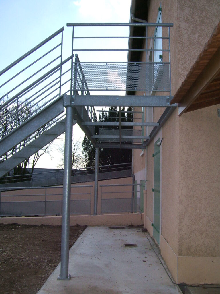 balcon et escalier acier pour une entreprise