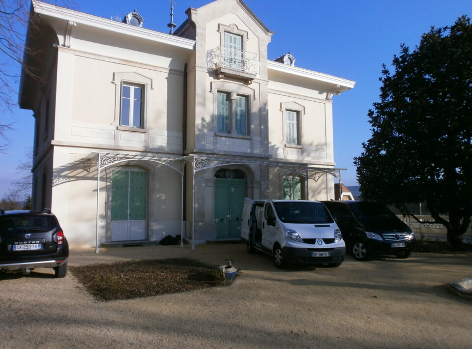 Marquise en devanture de mairie